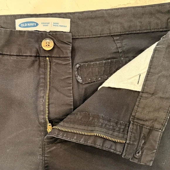 GUC Size 14 Old Navy Everyday Women’s Casual Stretch Shorts - Black and Olive - Picture 7 of 11